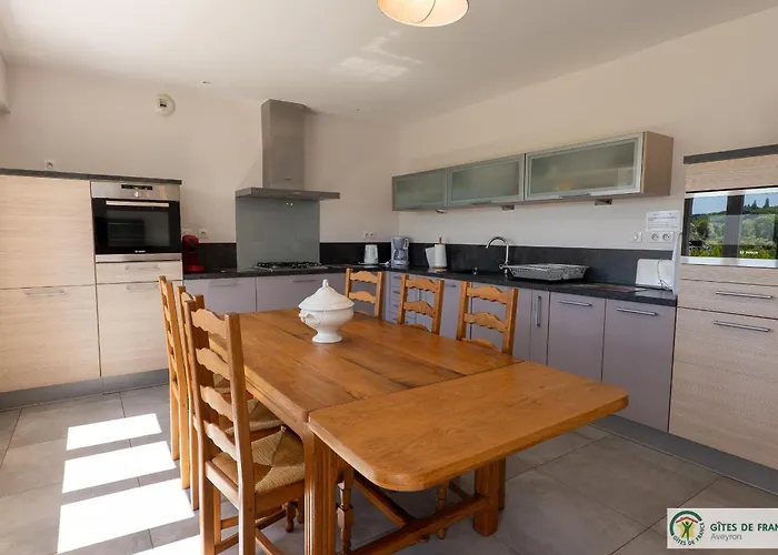 De La Cascade Villecomtal